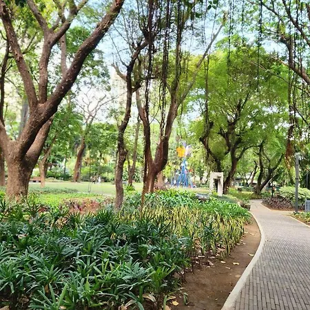 Cosy Kl Tower With Parkview Balcony, Pool, Gym, Sauna Near Greenbelt 100Mbps Manila Exterior photo